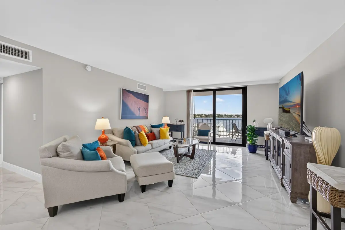 3-web-or-mls-5D1A7952 at 1208 MARINE Way 402, North Palm Beach