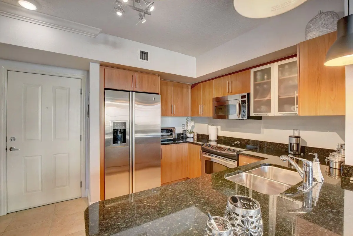 Prado 5 at 600 S Dixie Highway 507, West Palm Beach