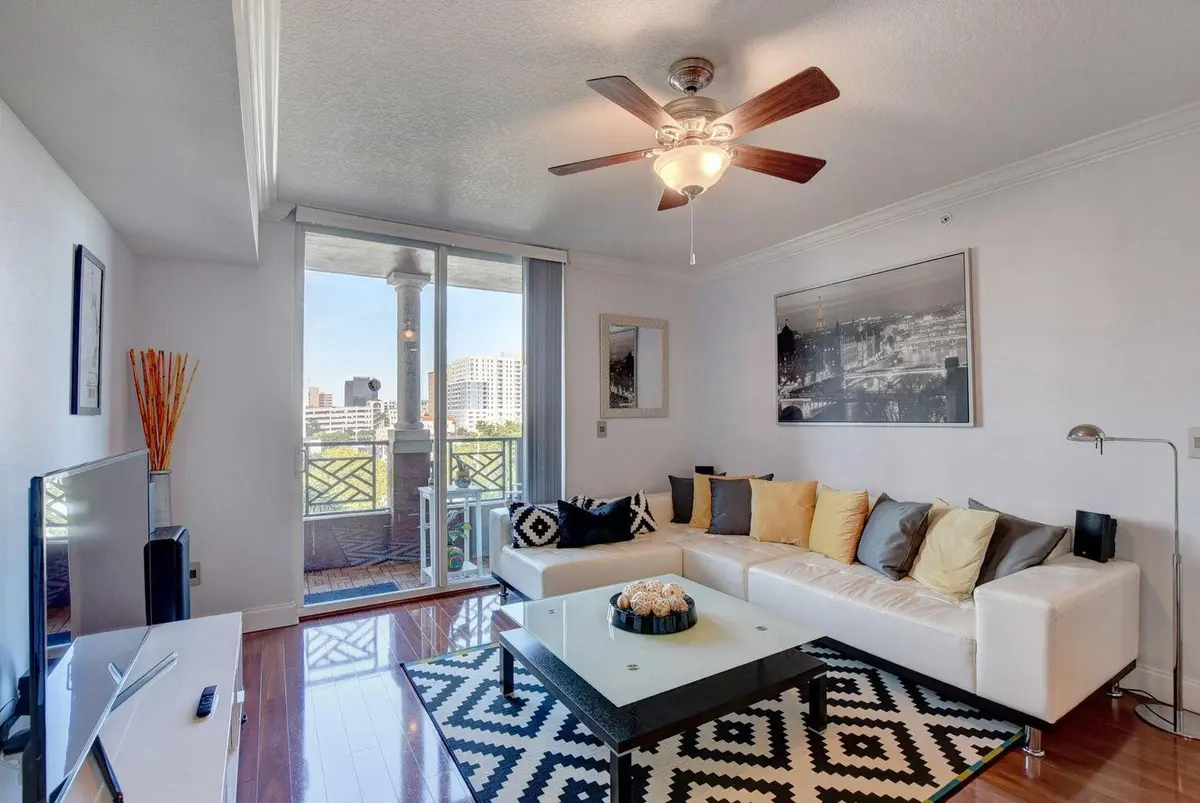 prado 8 at 600 S Dixie Highway 507, West Palm Beach