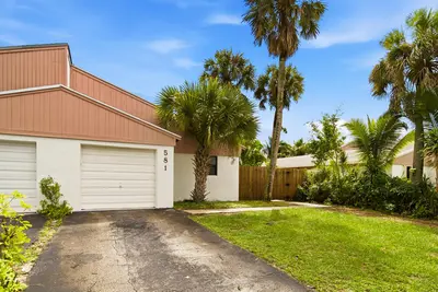 581 NW 47TH Avenue, Delray Beach – Townhouse for sale