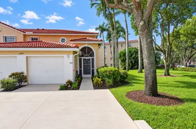 12467 Crystal Pointe Drive 202, Boynton Beach – Condominium for sale