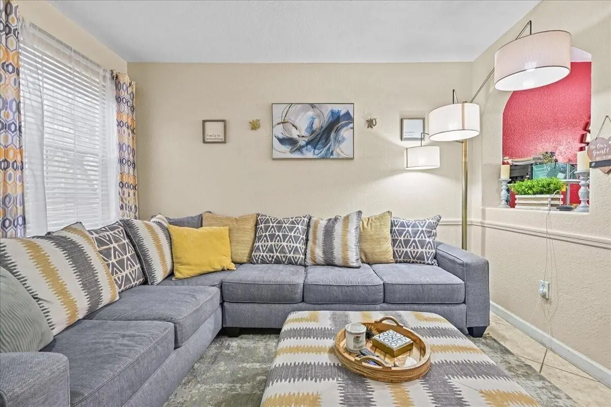 Living Area at 17064 SW 33rd Court, Miramar