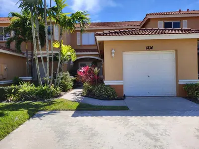 6136 Southard Street, West Palm Beach – Townhouse for rent