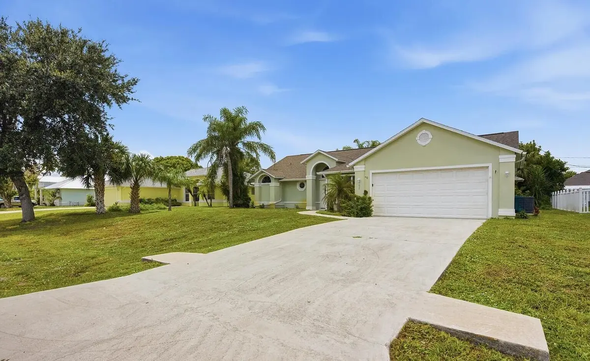 frontrig at 107 Keystone Drive, Sebastian