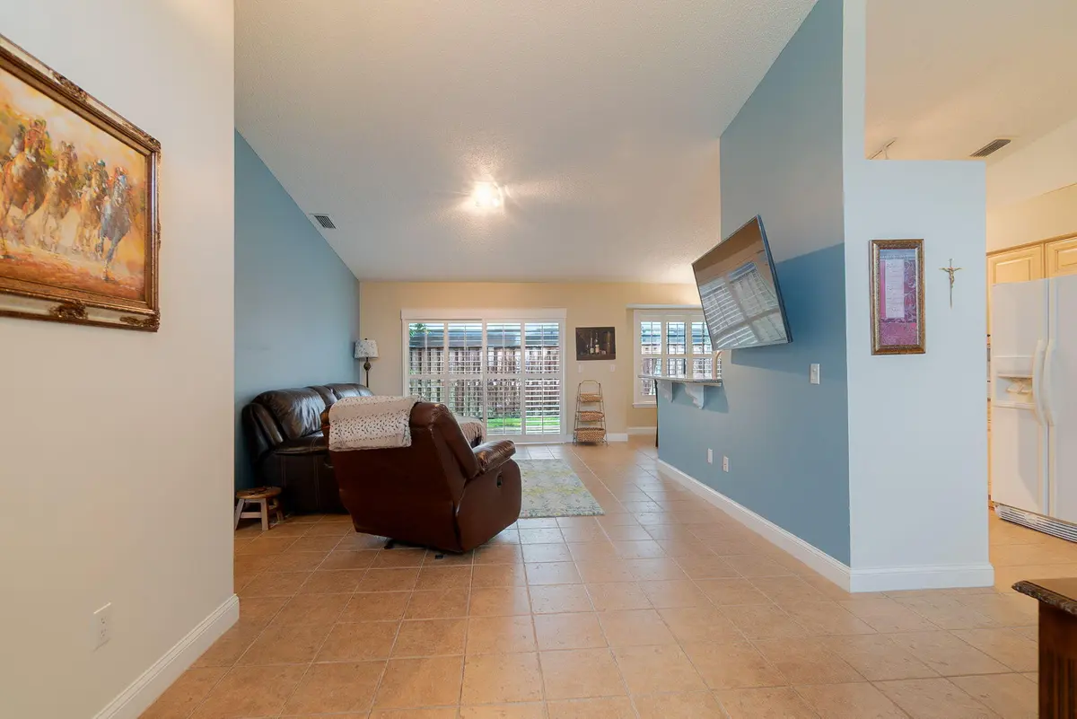 3-web-or-mls-DSC05389-Enhanced-NR-Edit at 1487 Windship Circle, Wellington