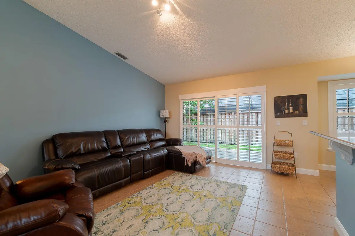5-web-or-mls-DSC05380-Enhanced-NR-Edit at 1487 Windship Circle, Wellington