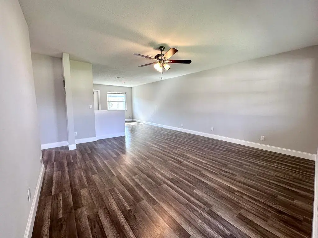 e6937281-17c1-42e1-aab6-aaa982016cdd at 812 Center Street Unit 3, Jupiter
