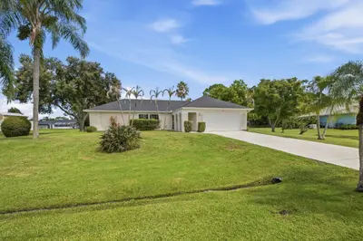 2938 SE DALHART Road, Port St. Lucie – Single Family Residence for sale