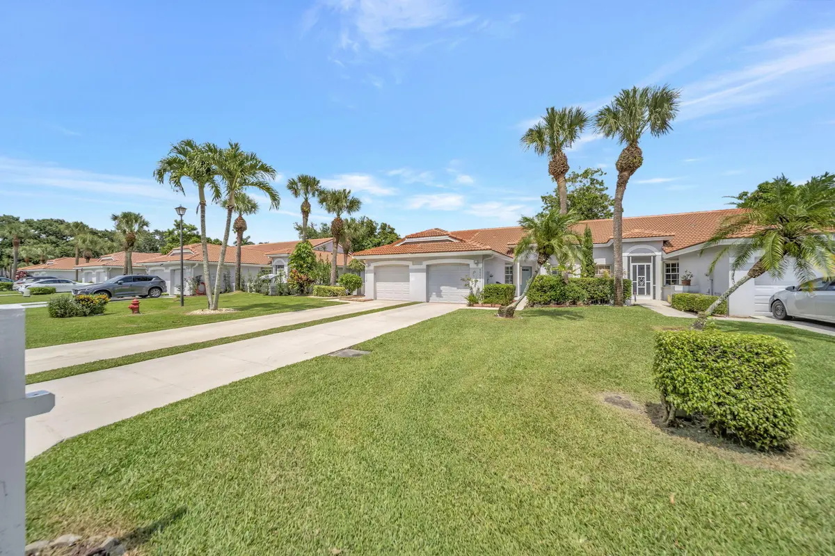 Long drive way at 15136 W TRANQUILITY LAKE Drive, Delray Beach