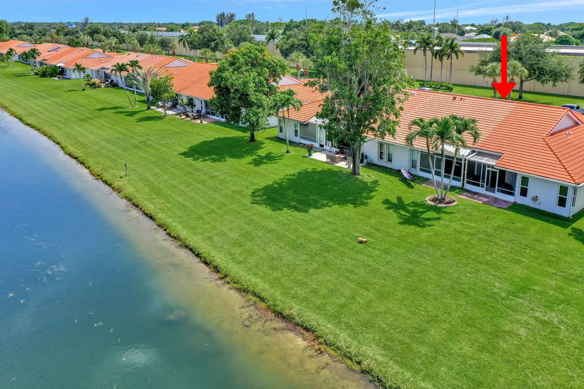 Maintained landscaping at 15136 W TRANQUILITY LAKE Drive, Delray Beach