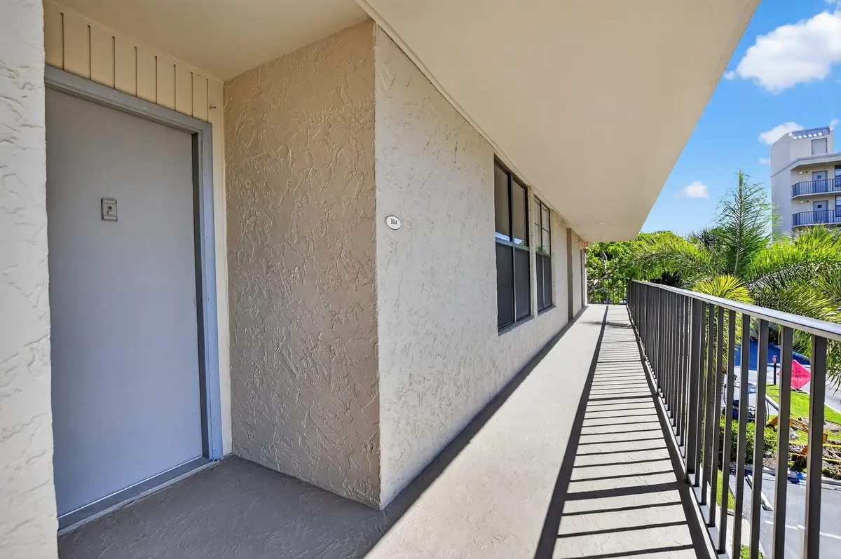 3-web-or-mls-DSC_1912 at 11 ROYAL PALM Way 3040, Boca Raton