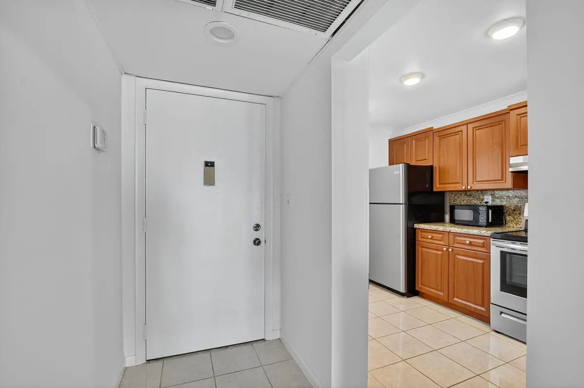 4-web-or-mls-DSC_1756 at 11 ROYAL PALM Way 3040, Boca Raton