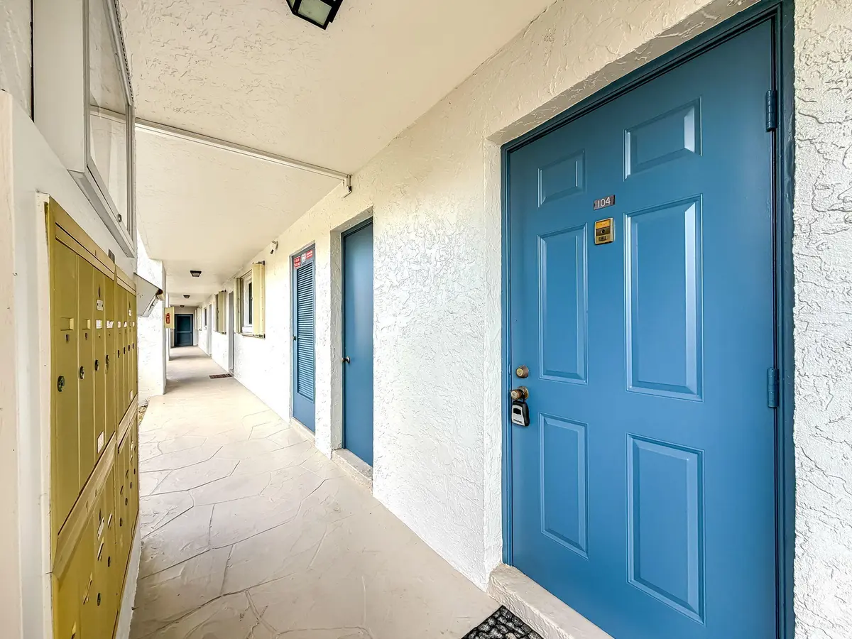 25-web-or-mls-JOY_054630 at 2935 SW 22ND Avenue 1040, Delray Beach