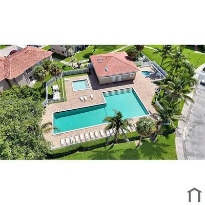 819 TWIN LAKES Drive 31-C, Coral Springs – Condominium for rent