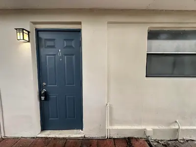 195 SE 10TH Street 3, Deerfield Beach – Apartment for rent