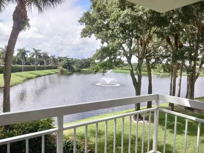 2401 Village Boulevard 202, West Palm Beach – Condominium for rent