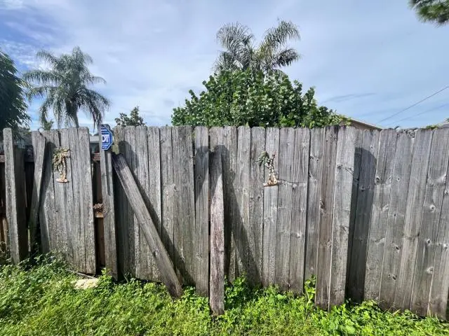 fence at 2562 SE Petit Lane, Port St. Lucie