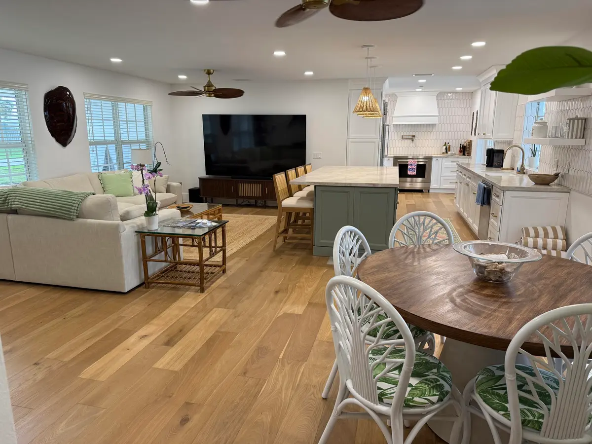 living area at 1410 SE 12TH Avenue, Deerfield Beach