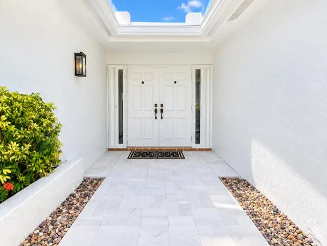 Covered Entry at 182 DEL RIO Boulevard, Boca Raton