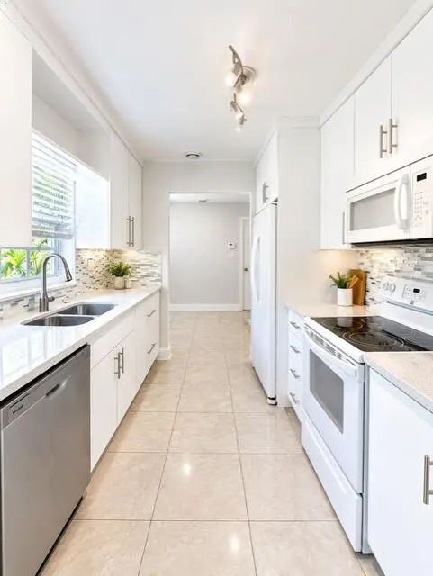 Kitchen at 182 DEL RIO Boulevard, Boca Raton