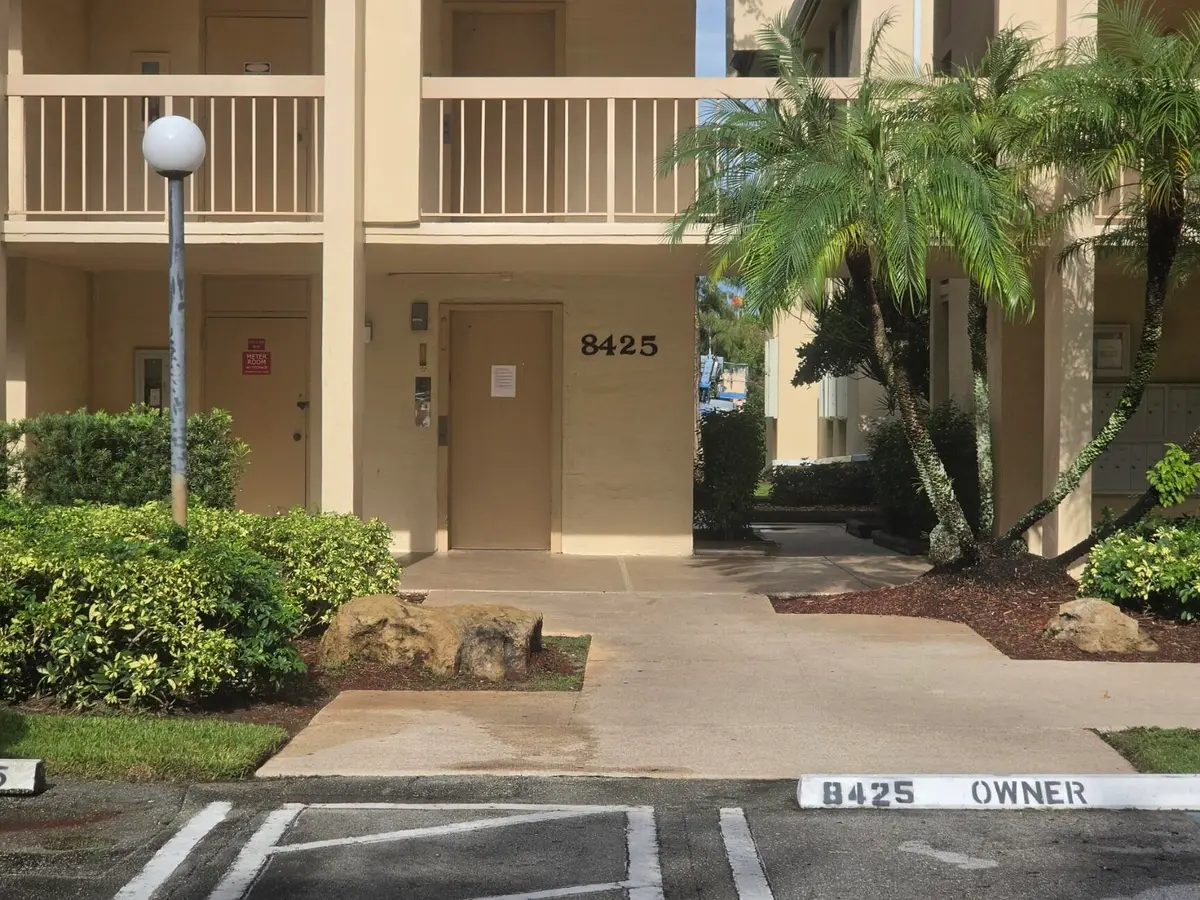 BLDG ENTRANCE AND ELEVATOR GREENGLADES at 8425 Forest Hills Drive 205, Coral Springs