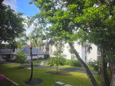 8425 Forest Hills Drive 205, Coral Springs – Condominium for sale