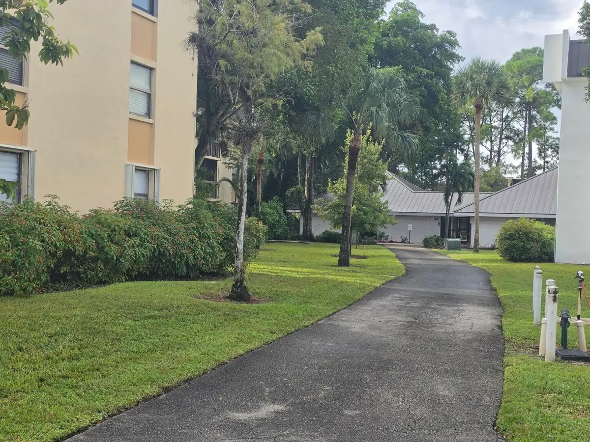 BLDG LOCATED CLOSE TO CLUBHOUSE GREENGLA at 8425 Forest Hills Drive 205, Coral Springs