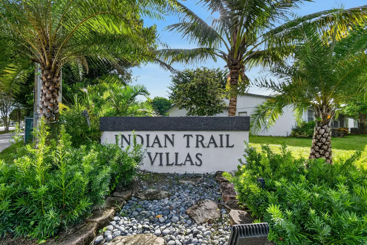 Community Amenities at 72 CONASKONK Circle, Royal Palm Beach