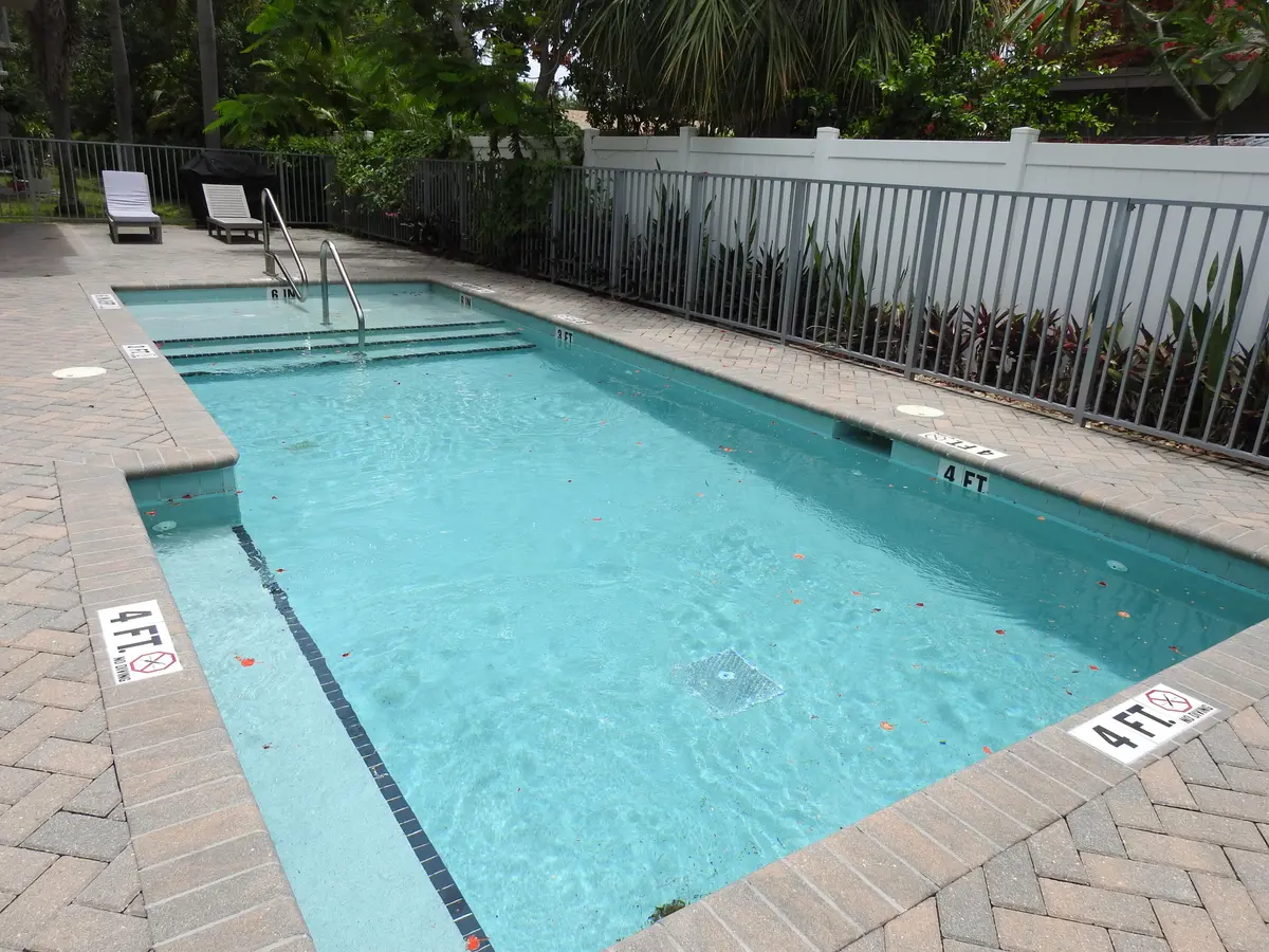 DSCN2718 at 1550 NE 34TH Court, Oakland Park