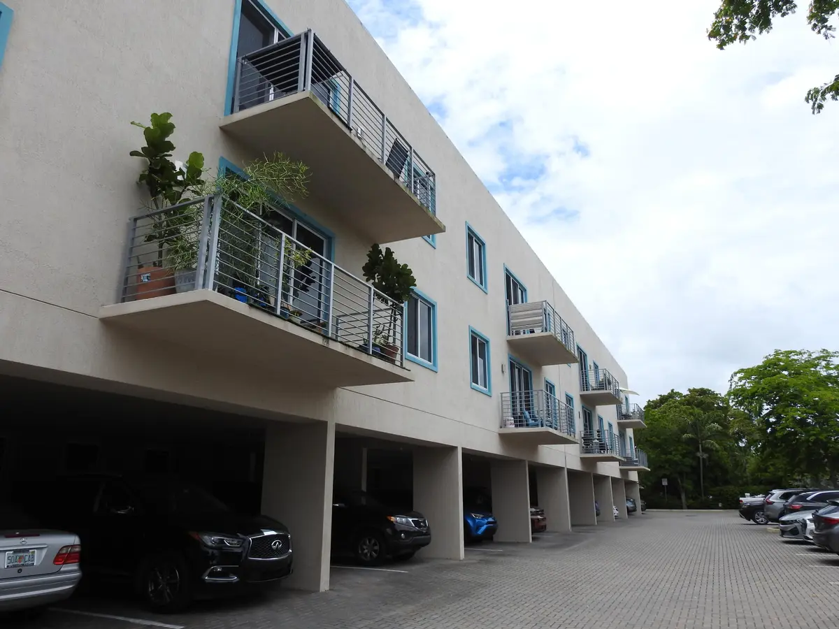DSCN2724 at 1550 NE 34TH Court, Oakland Park