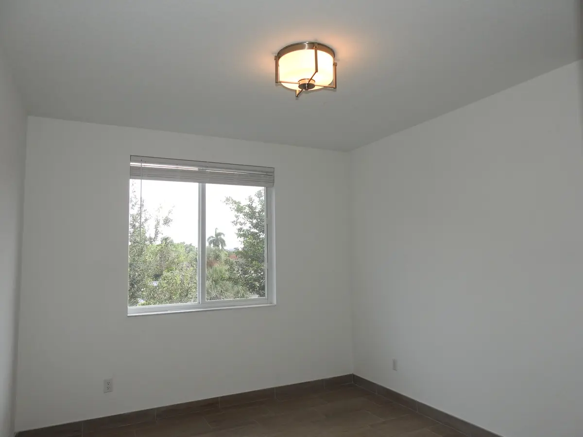 DSCN2728 at 1550 NE 34TH Court, Oakland Park