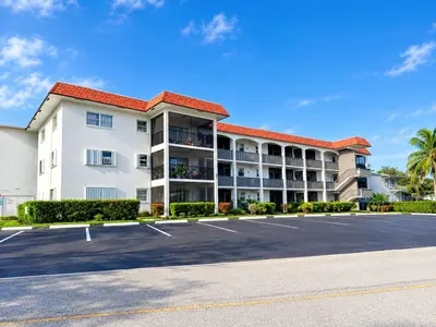 651 PINE Drive 101, Pompano Beach – Stock Cooperative for sale