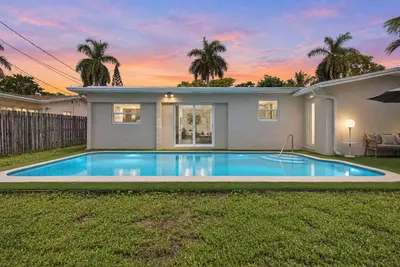 7640 SUNSET STRIP, Sunrise – sold