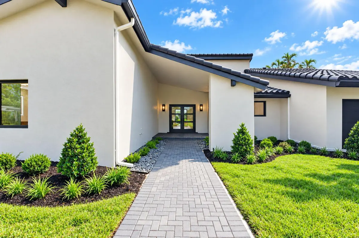 Front at 5107 PINEVIEW Circle, Delray Beach