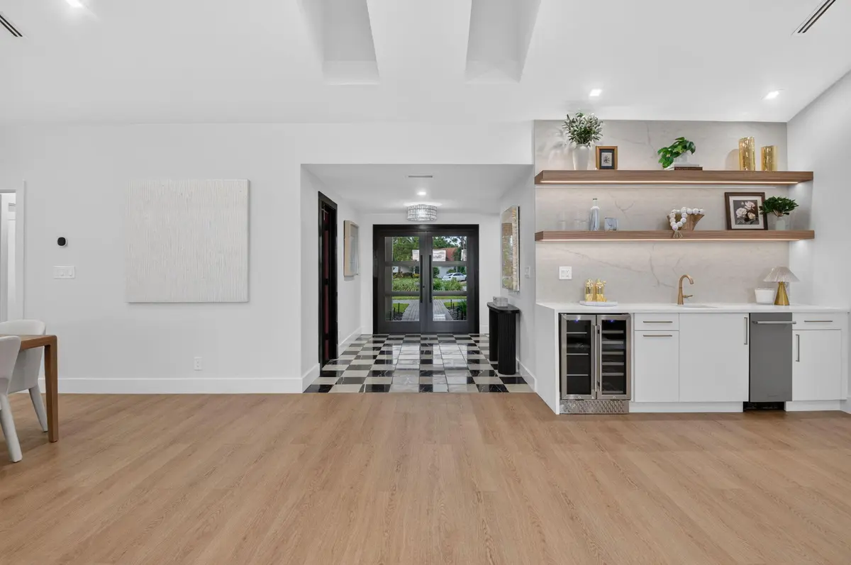 Wet-Bar at 5107 PINEVIEW Circle, Delray Beach