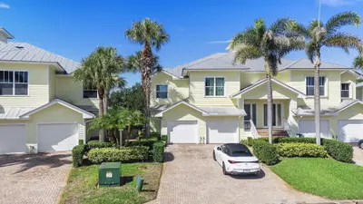 3502 SW Sawgrass Villas Drive 5-A, Palm City – Villa for sale