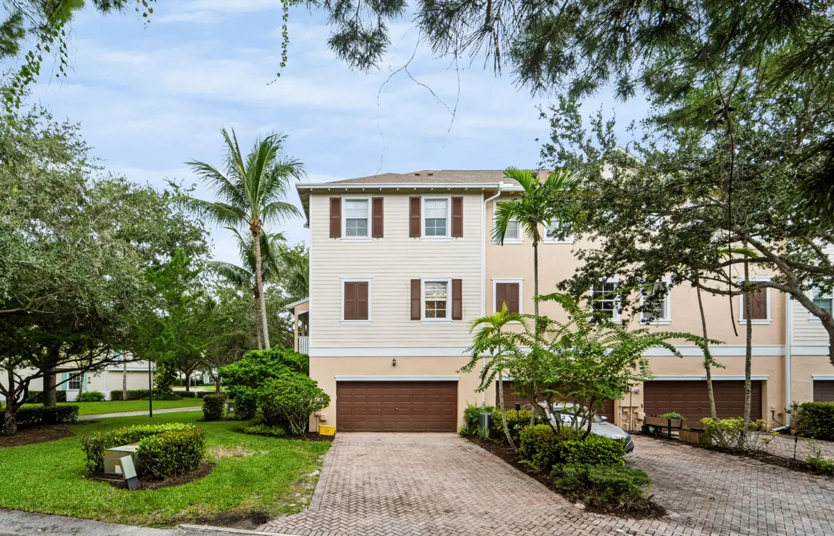 IG400307 at 297 E Bay Cedar Circle, Jupiter