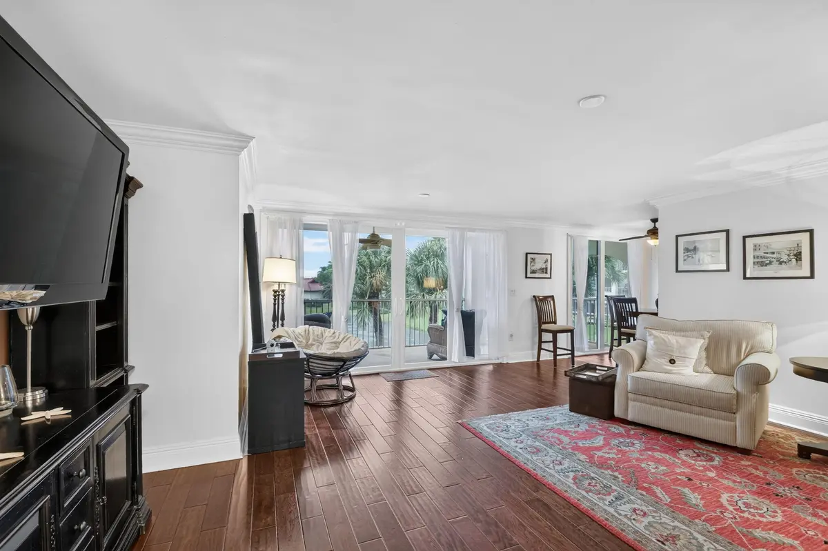 Natural Light at 102 Half Moon Circle F2, Hypoluxo