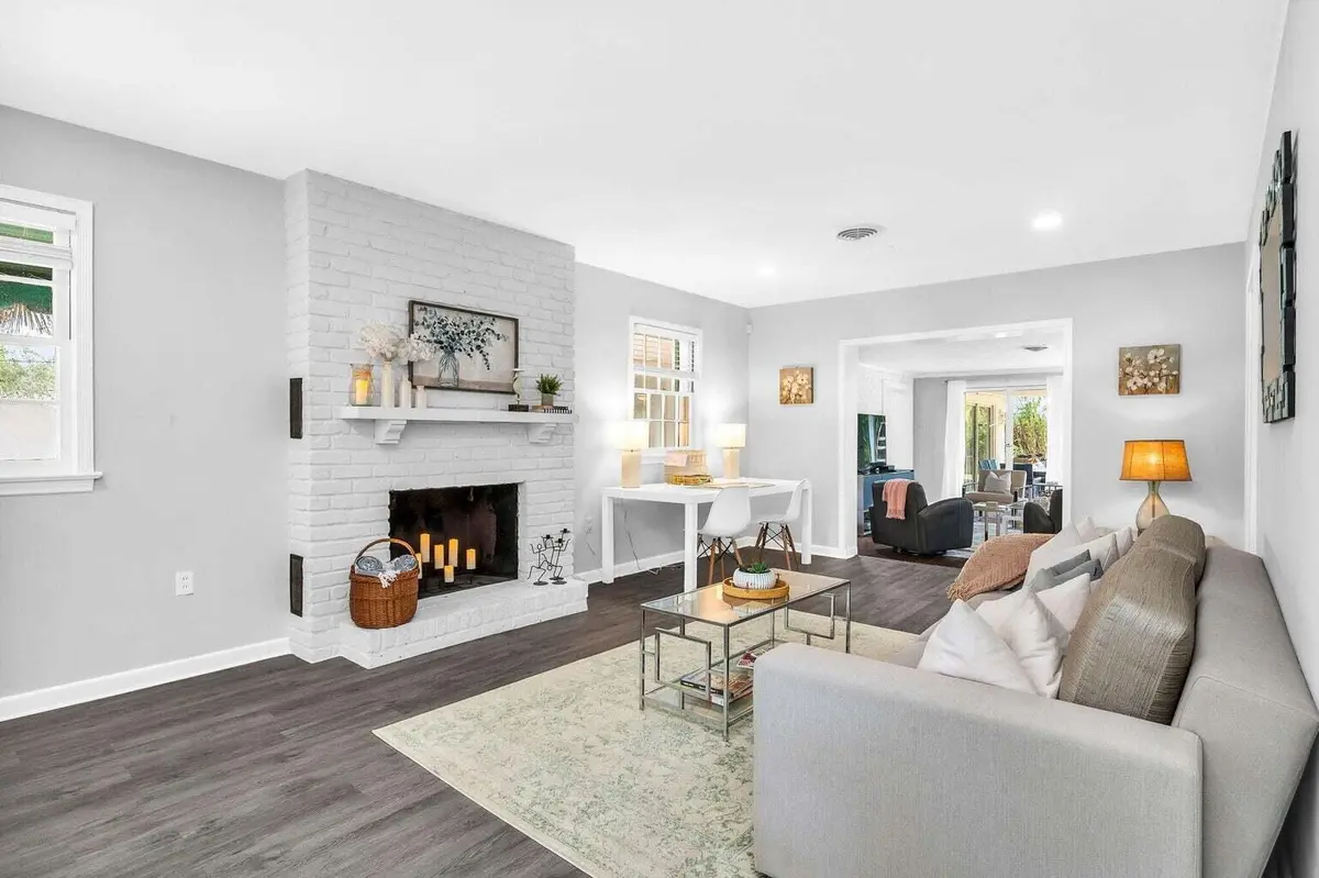 Living at 127 MIRAMAR Way, West Palm Beach