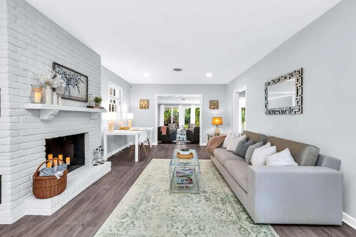Living at 127 MIRAMAR Way, West Palm Beach