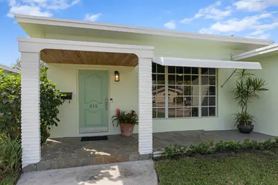 215 Columbia Drive, Lake Worth Beach – Single Family Residence for rent