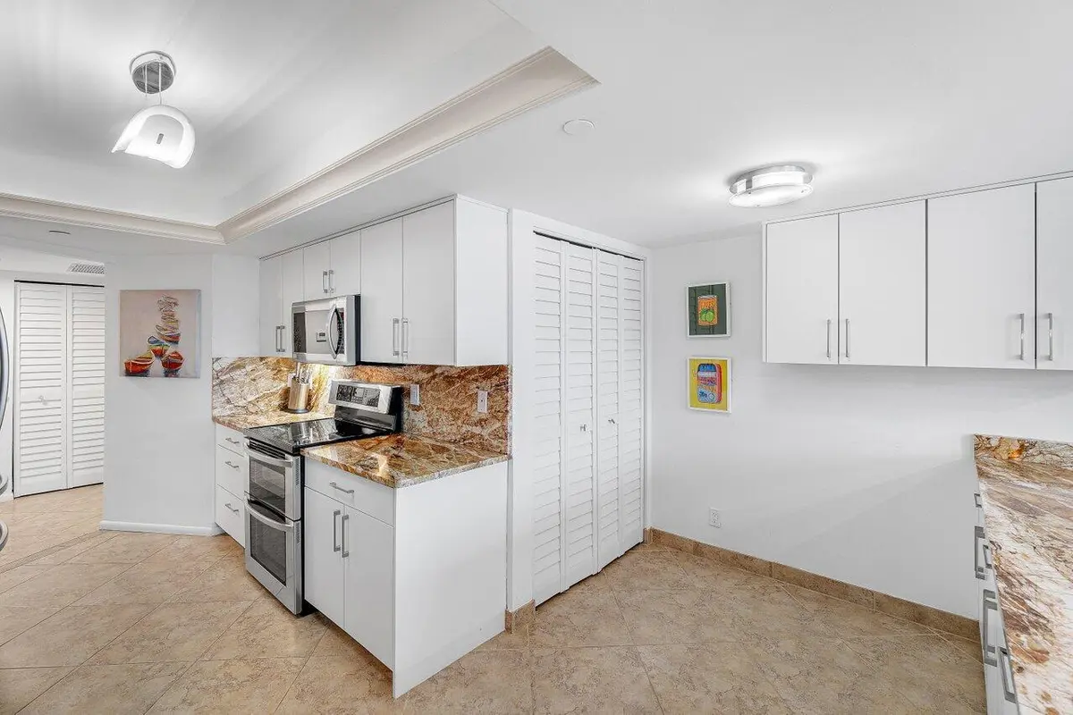 KITCHEN at 4001 N OCEAN Boulevard 306, Boca Raton