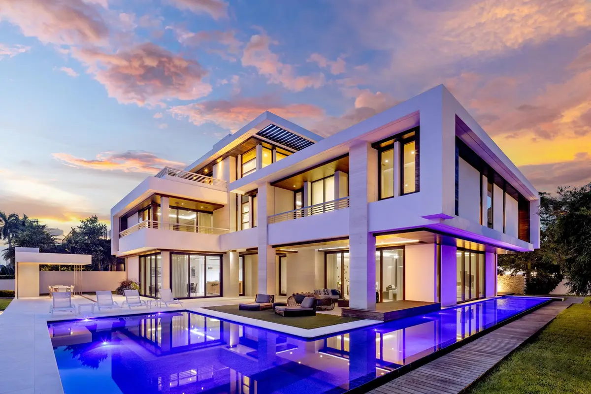 Twilight at 10 Pelican Drive, Fort Lauderdale