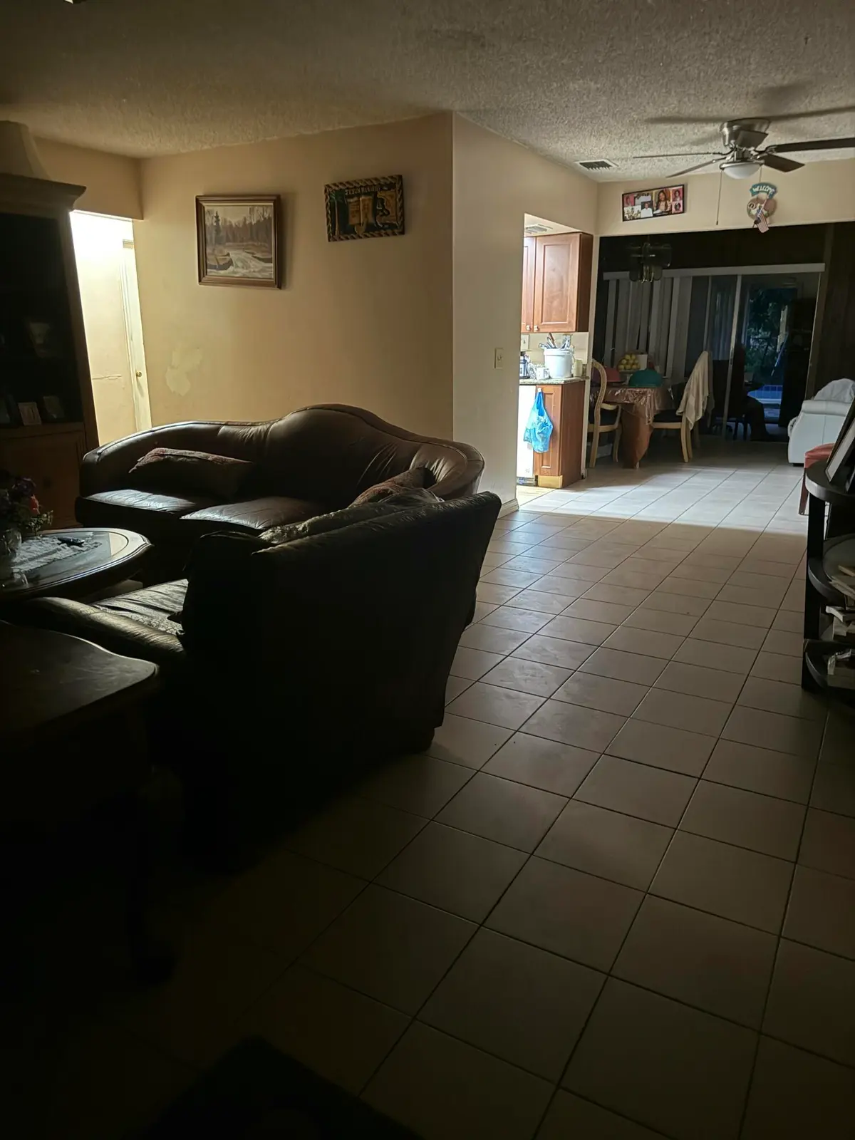 living room at 433 SW 10TH Avenue, Boynton Beach