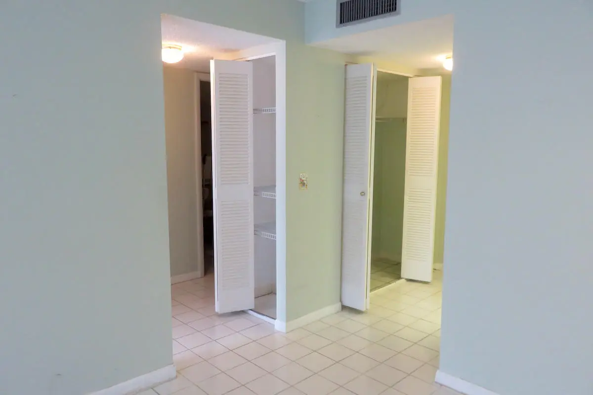 Living Room to Hallways at 470 EXECUTIVE CENTER Drive 2K, West Palm Beach
