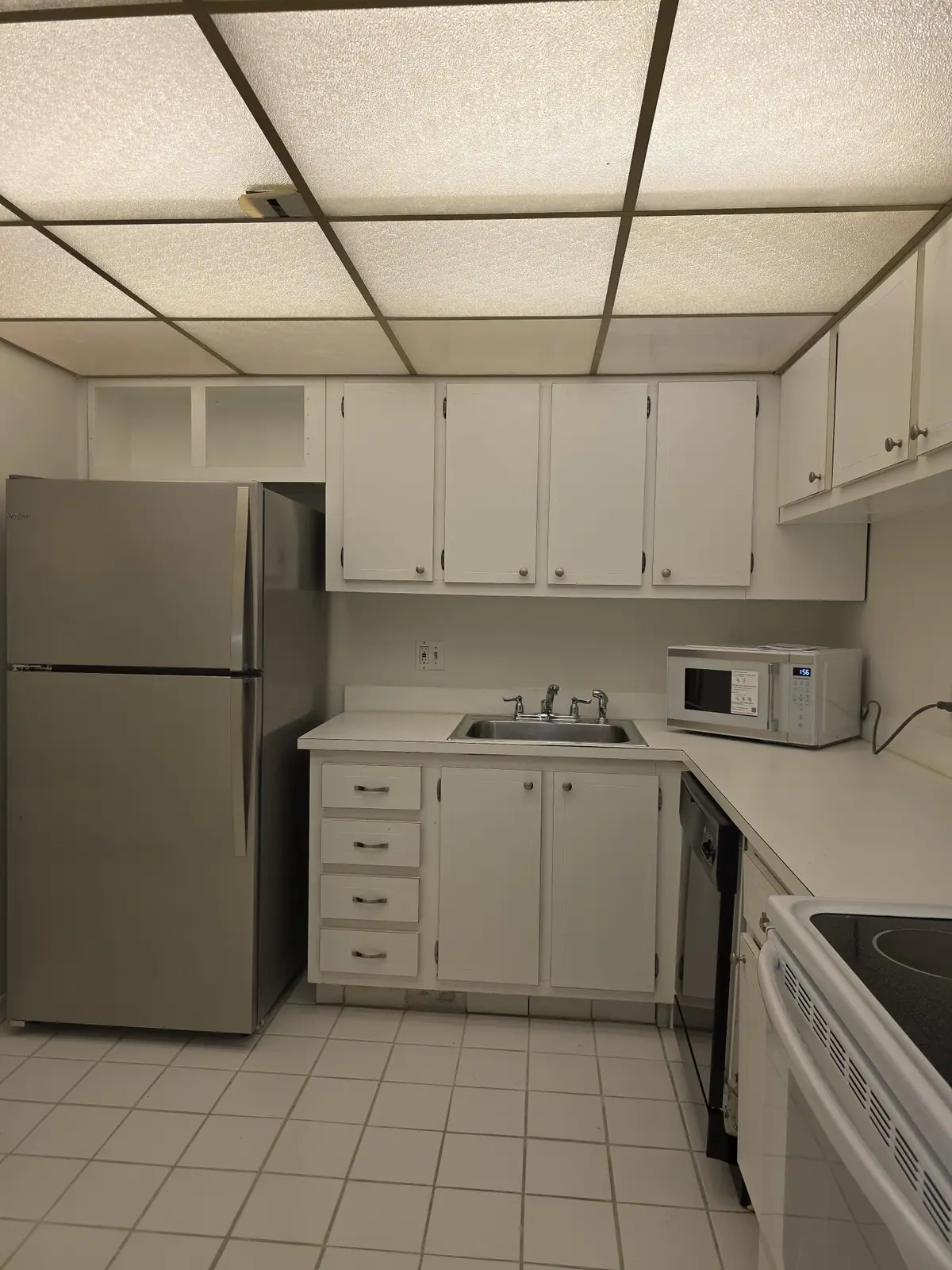 KITCHEN at 470 EXECUTIVE CENTER Drive 2K, West Palm Beach