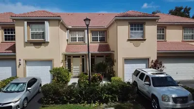9678 ROYAL PALM Boulevard, Coral Springs – Townhouse for rent