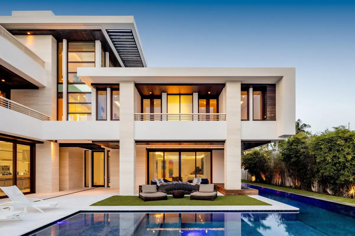 Twilight at 10 Pelican Drive, Fort Lauderdale