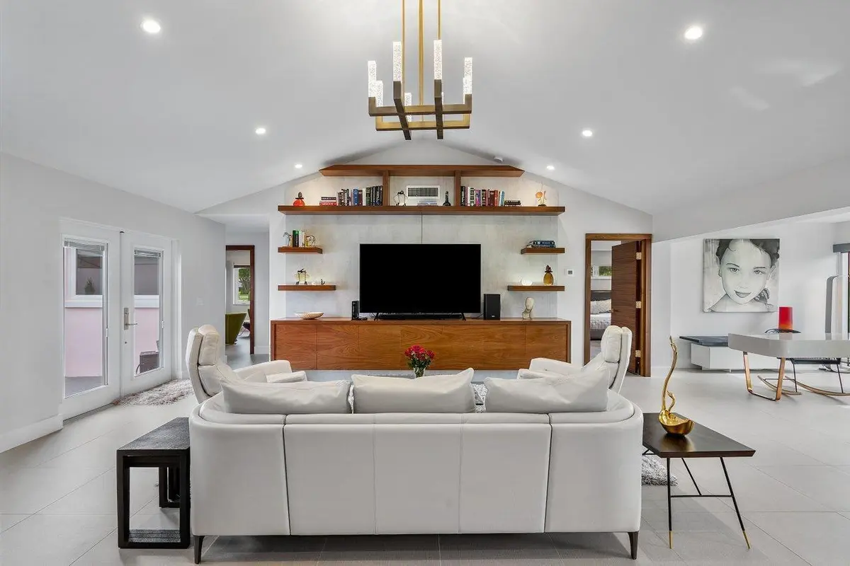 Interior living area at 4582 Sanderling Circle, Boynton Beach