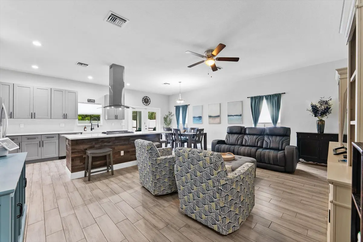 07-7 at 902 NW 9th Avenue, Boynton Beach